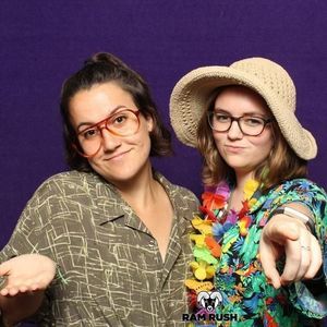 Meet your Posher, Charis